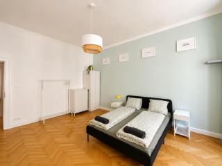 Urban Living Central, large and modern - 5