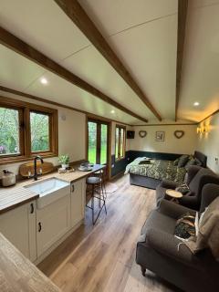 The Coach House or The Shepherd Hut - 4
