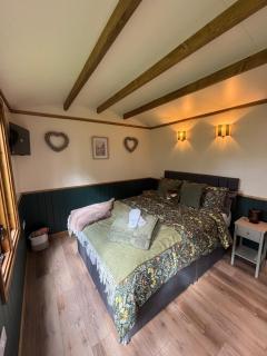 The Coach House or The Shepherd Hut - 3