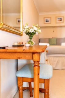 Fabulous High Street Townhouse With Stunning Views & Parking at 'Eagles Nest' - 7
