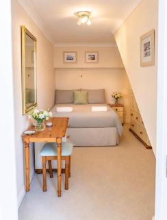 Fabulous High Street Townhouse With Stunning Views & Parking at 'Eagles Nest' - 6