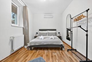 Family Stay in Old Town with Private Parking - 2