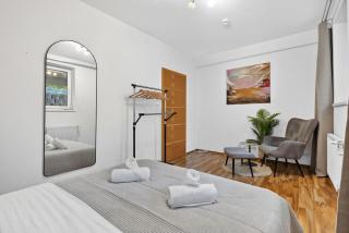Family Stay in Old Town with Private Parking - 1