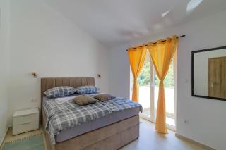 House with three apartments Maka - 3