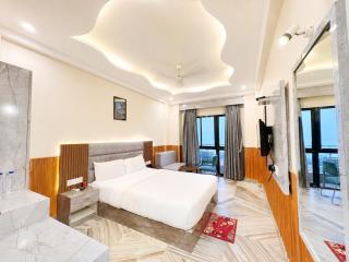 Front Sea View From Balcony "HOTEL NEW DREAMLAND PURI" Near Sea Beach and Jagannath Temple -Fully Air Conditioning Room With Wi-Fi- Lift - Parking And Restaurant Facilities- All Room Sea Facing- A Top Rated Luxury Hotel In Puri - 1