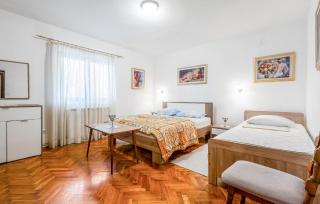 Gorgeous Apartment In Porec With Wifi - 2