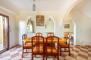 The Palm Villa Spacious 5-Bedroom Family Getaway - 6