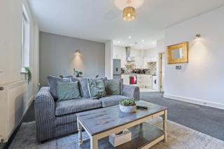 Derby City Living | 2-Bedroom Flat | Sleep 6 - 4