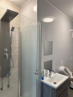 Modernes Studio mit Küche, WLAN, Parkplatz - 8