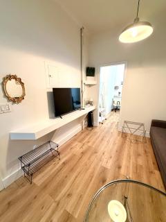 TIME SQUARE PORT AUTHORITY HUDSON YARD MIDTOWN WEST SUPER CONVENIENT 1ST FLOOR 1-BEDROOM APt - 6