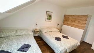 80 m2 Rootfop Apartment with Balcony & Free Parking - 2