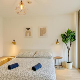 Modern Apartment with Free Parking - 3