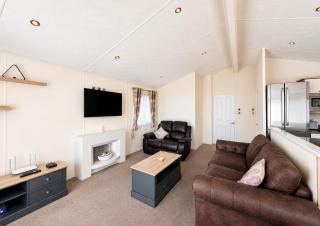 Luxury Lodge At Suffolk Sands Holiday Park Ref 45009Mv - 3