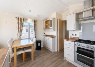 Lovely 6 Berth Caravan At Suffolk Sands Holiday Park Ref 45010Mv - 2