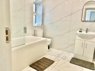 Contemporary 2BR Apartment With Garden - Church Street CR0 - 3