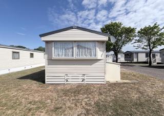 6 Berth Caravan With Decking At Suffolk Sands Holiday Park Ref 45040G - 8