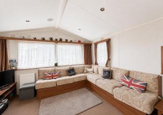 6 Berth Caravan With Decking At Suffolk Sands Holiday Park Ref 45040G - 6