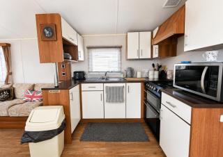 6 Berth Caravan With Decking At Suffolk Sands Holiday Park Ref 45040G - 1
