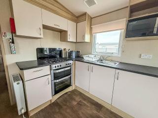 6 Berth Caravan With Side Decking At Suffolk Sands Holiday Park Ref 45054C - 4