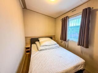 6 Berth Caravan With Side Decking At Suffolk Sands Holiday Park Ref 45054C - 3