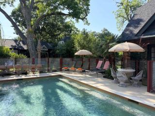 poolside getaway with courtyard, hot tub, Easy World Cup Access - 5