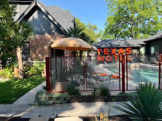 poolside getaway with courtyard, hot tub, Easy World Cup Access - 6