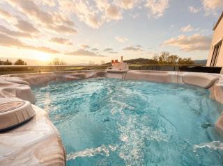 Penthouse mit Whirlpool, Sauna, XXL-Terrasse mit Bergblick & Tischfußball - 0