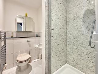 Modern 3BDR Family House in North Stifford - 4
