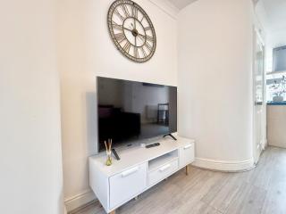 Modern 3BDR Family House in North Stifford - 1