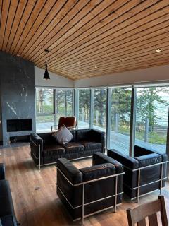 Scenic Lakeview Cottage near Þingvellir - Sleeps 6 - 8