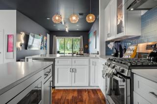 3BR East Austin Unit A - Sleeps 10 Pet Friendly - 9