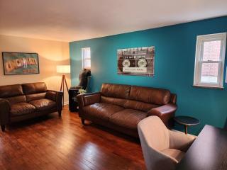 513Company - Retro (Great Location) - 0
