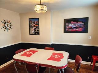 513Company - Retro (Great Location) - 1