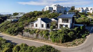 Fynbos-on-Sea - Luxe 4BD Villa 150m to Solar Beach - 2