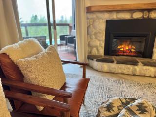 Updated Ski-In/Ski-Out Condo | Hot Tub & Pool - 6