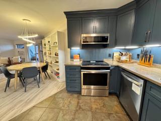 Updated Ski-In/Ski-Out Condo | Hot Tub & Pool - 4