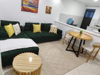 J&M Homes - 2 br Naivegas apartment - 0