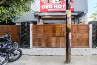 Collection O Aditya Inn Sector 66 Noida Near Adarsh Pariksha Kendra - 9