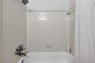 Charming Townhome Near Metro & Parks - 4