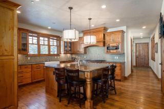 Snowtop Manor by Park City Lodging - 9