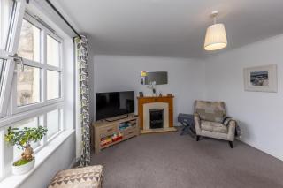 Next to the Palace and Royal Mile with parking - 9