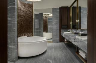 Sheraton Kuching Hotel - Kuching - 1