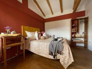 Casa Paqocha Urubamba - Hotel & Garden - Shared Kitchen & Hot Water - 2