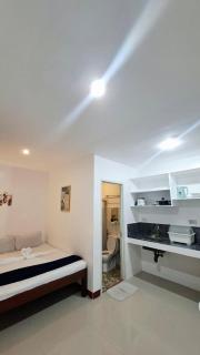 Bonsai Jacuzzi Suites - 8