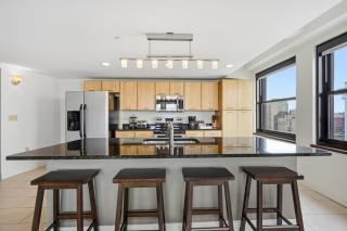 Sunlit 2BR Loft with In-Unit Laundry Downtown Detroit - 6