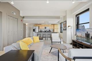 Sunlit 2BR Loft with In-Unit Laundry Downtown Detroit - 4
