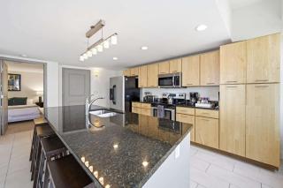 Sunlit 2BR Loft with In-Unit Laundry Downtown Detroit - 2