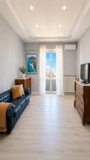 City Centre Ancona - 7 Person Apartment with WiFi and AC near the Beach - 7