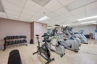 Stylish High-Rise Loft in Downtown Detroit City Views - 5