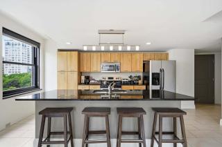 Stylish High-Rise Loft in Downtown Detroit City Views - 4